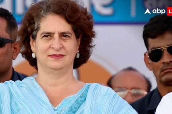 Priyanka Gandhi will contest from Wayanad Poster banner sticks now 3 Gandhis will be in Parliament