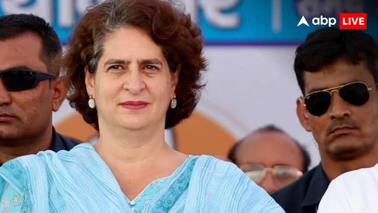 Priyanka Gandhi will contest from Wayanad Poster banner sticks now 3 Gandhis will be in Parliament