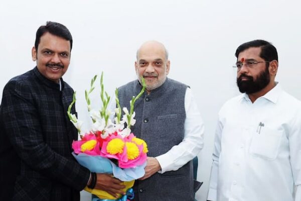 Maharashtra Government Formation Suspense Eknath Shinde Heads Home Shiv Sena Denies Discontent Top Updates | क्या नाराज होकर सतारा चले गए एकनाथ शिंदे? शिवसेना बोली- ‘नहीं है नाराज’