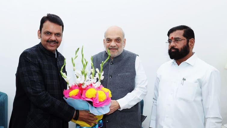 Maharashtra Government Formation Suspense Eknath Shinde Heads Home Shiv Sena Denies Discontent Top Updates | क्या नाराज होकर सतारा चले गए एकनाथ शिंदे? शिवसेना बोली- ‘नहीं है नाराज’