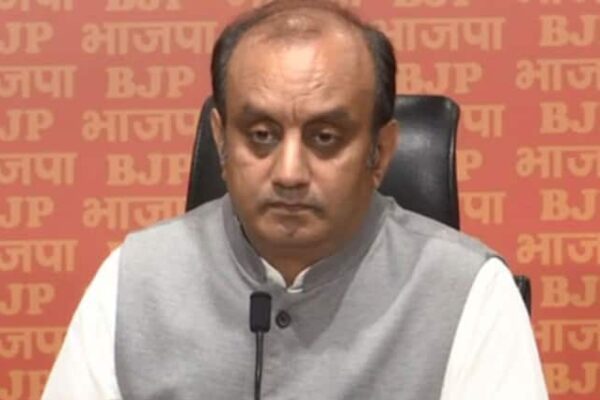 कैश फॉर वोट कांड! विनोद तावड़े के बचाव में BJP बोली- ‘CCTV देख लें, हवा में लट्ठ न भांजे MVA’