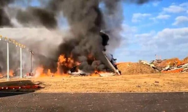 तेज ब्लास्ट और आग का गोला बन गया विमान… दक्षिण कोरिया फ्लाइट क्रैश का खौफनाक Video