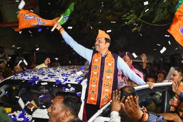 नागपुर में थे पार्षद फिर धीरे-धीरे बढ़ा राजनीति में कद, करने लगे महाराष्ट्र पर राज, जानें नए सीएम देवेंद्र फडणवीस के बारे में सबकुछ