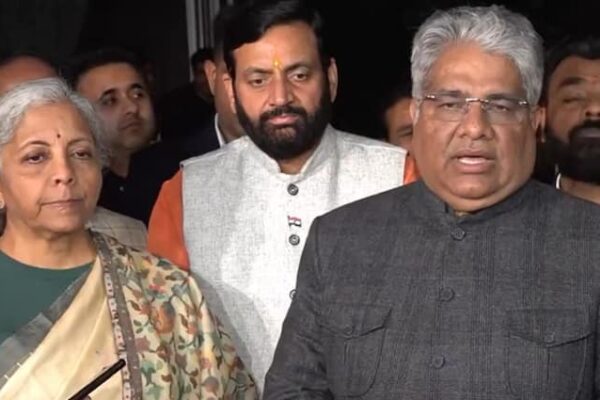 Delhi Assembly Elections 2025 BJP delegation met the Election Commission regarding the allegation of poisoning in Yamuna