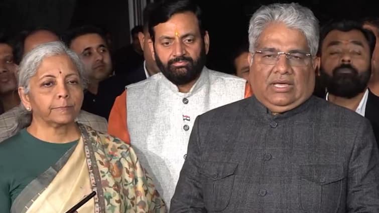 Delhi Assembly Elections 2025 BJP delegation met the Election Commission regarding the allegation of poisoning in Yamuna