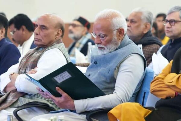 बीजेपी ने PM मोदी, अमित शाह समेत 40 स्टार प्रचारकों की लिस्ट की जारी, ये 7 फिल्मी सितारें भी उतरेंगे प्रचार में