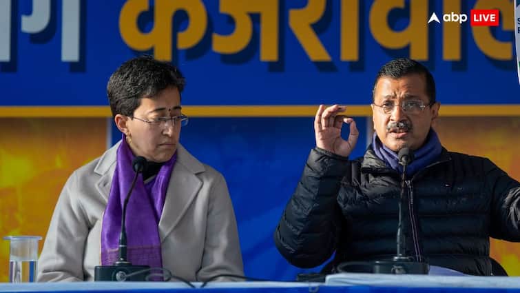 Arvind Kejriwal responds to PM Modi BJP attack healthcare issue Delhi Assembly Election 2025 | Press Conference: अरविंद केजरीवाल की प्रेस कॉन्फ्रेंस में सबके सामने आकर पेट दिखाने लगा शख्स, AK बोले