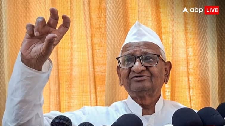 shiv sena leader sanjay raut said anna hazare is happy because kejriwal lose delhi election
