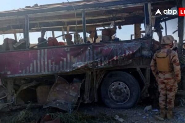 ट्रेन हाईजैक के बाद बलूचिस्तान में पाकिस्तान आर्मी की 8 बसों पर फिदायीन हमला, BLA बोला- हमने मारे 90 जवान