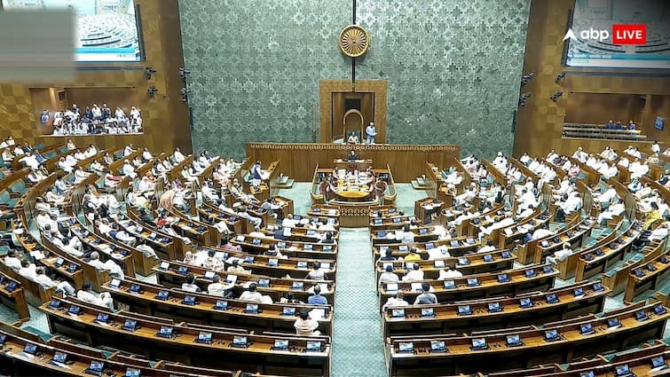 Waqf Amendment Bill Present In Parliament BJP Congress Samajwadi Party AIMIM Lok Sabha Rajya Sabha Big Updates | लोकसभा-राज्यसभा में 8-8 घंटे होगी चर्चा, सांसदों को जारी हुआ व्हिप… वक्फ बिल पर सरकार तैयार तो विपक्ष करेगा वार