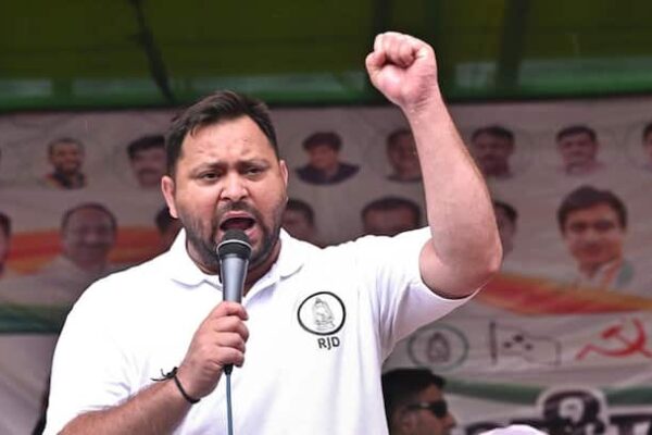 अचानक कांग्रेस से दूरी बनाने लगे तेजस्वी यादव? कहा- ‘243 सीटों पर लड़ेंगे चुनाव’, क्या हैं सियासी मायने?