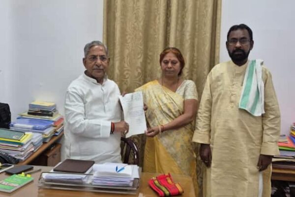 बिहार चुनाव से पहले तेजस्वी को झटका, PM मोदी के साथ मंच पर दिखने वाले RJD विधायकों का इस्तीफा