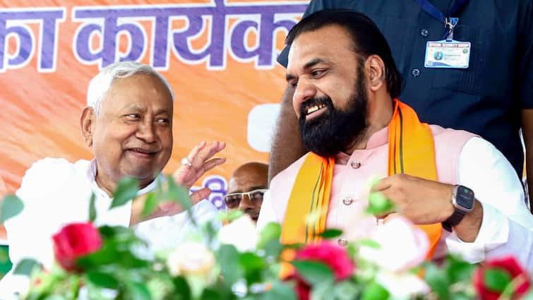 बिहार विधानसभा चुनाव में कितनी सीटों पर लड़ेगी BJP और JDU? सामने आया सीट शेयरिंग का फॉर्मूला