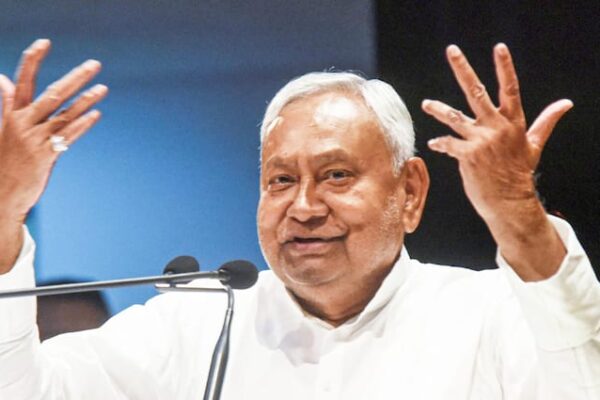 JDU की परंपरा टूटी! पहली बार CM आवास से नीतीश ने बांटे टिकट, BJP से नाराजगी की अटकलों के बीच सियासी हलचल तेज