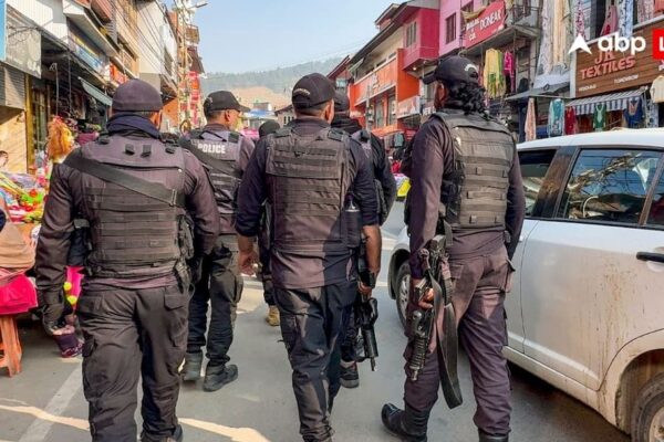 लाल किला विस्फोट के बाद घाटी में पुलिस की बड़ी कार्रवाई, हिरासत में लिए गए कई लोग