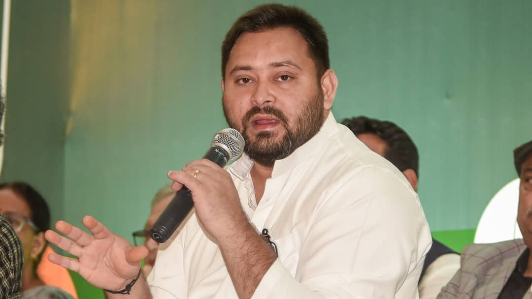 बिहार चुनाव: मतदान से पहले तेजस्वी यादव का चुनाव आयोग पर बड़ा हमला, कहा- ‘BJP का टूल बन गया है’