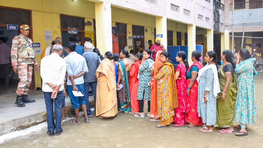 बिहार चुनाव के साथ 7 राज्यों की 8 सीटों पर उपचुनाव के लिए मतदान जारी, कई जगह त्रिकोणीय मुकाबला