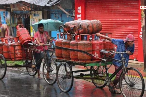 नए साल पर देशवासियों को लगा बड़ा झटका, 111 रुपये महंगा हो गया LPG गैस सिलेंडर, जानें अब कितने का मिलेगा